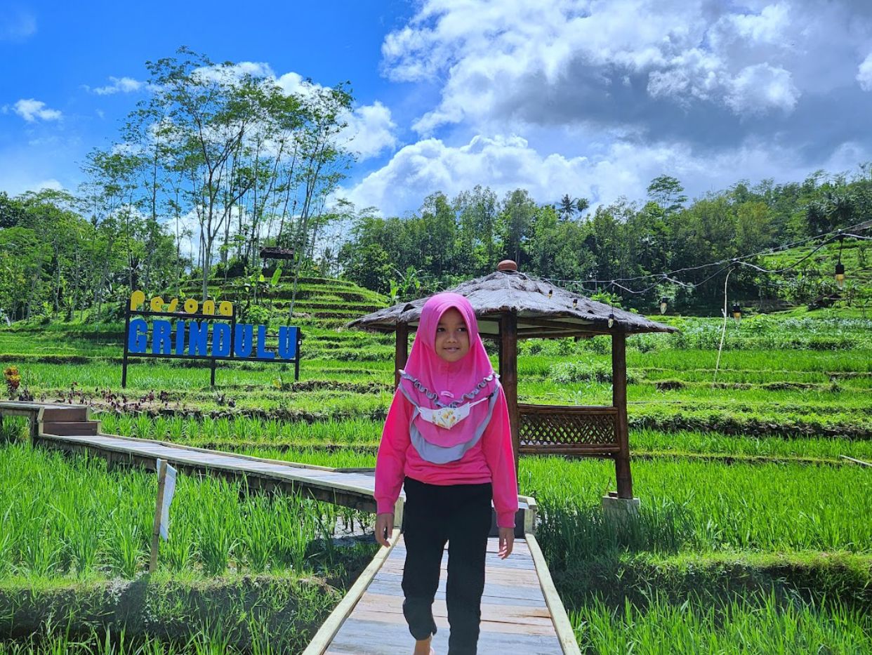 Pesona Grindulu wisata yang berada di sekitar air terjun Gringsing