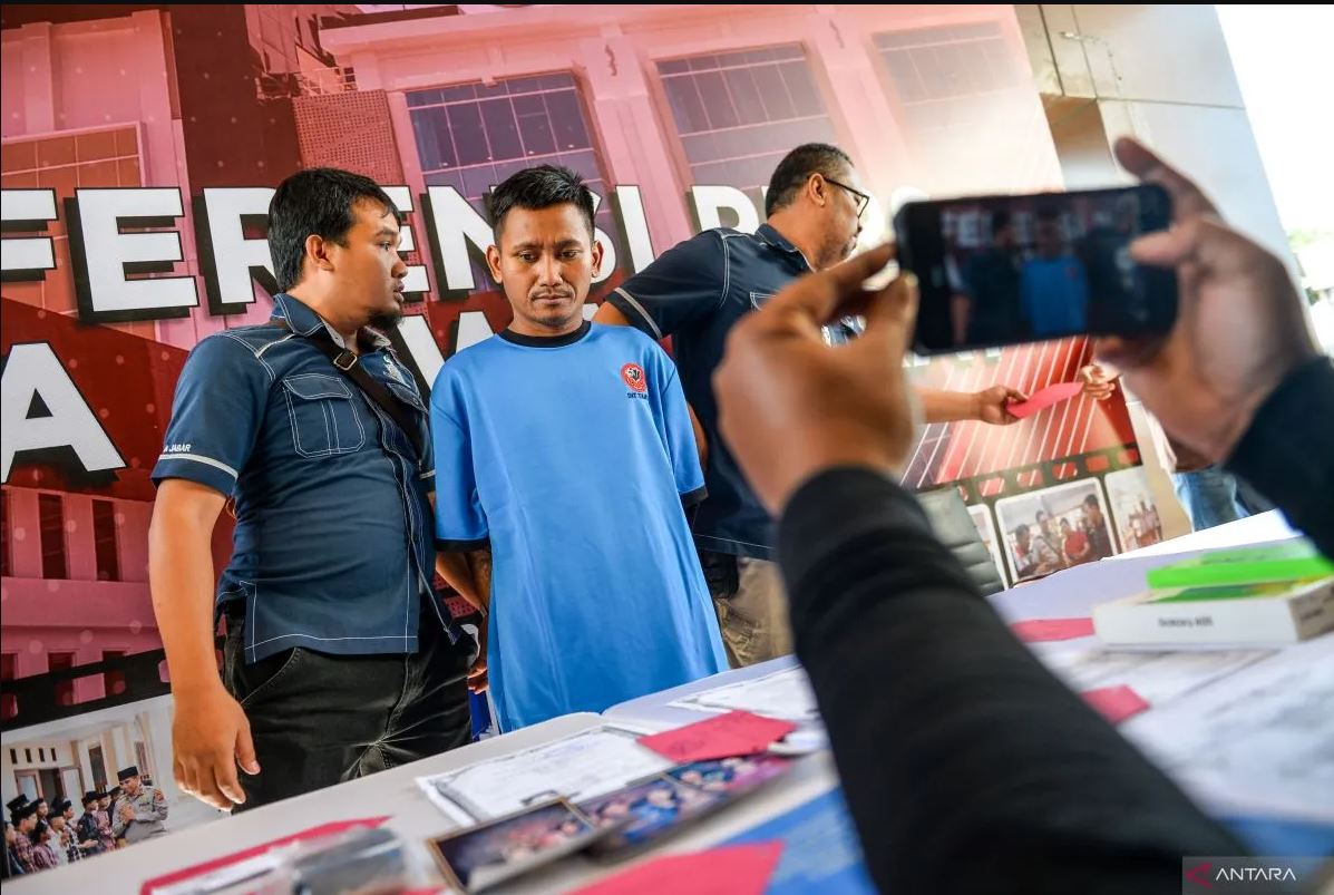 Polda Jawa Barat menetapkan Pegi sebagai tersangka terakhir dalam kasus Vina Cirebon dalam rilis yang disampaikan Minggu (26/5/2024). (ANTARA)