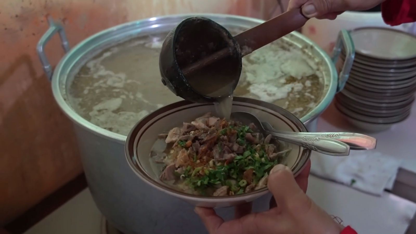 Soto Marem Ayam Kampung Kebongagung (foto Capture YT Budiono Sukses)