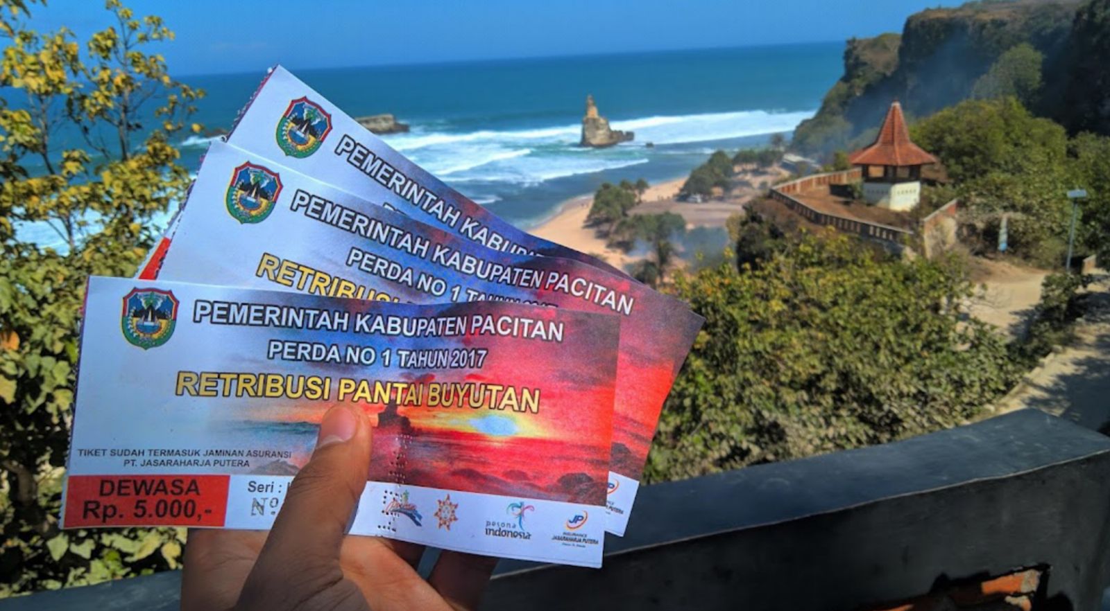 HTM Pantai Buyutan dan Jam operasionalnya (Google maps : Sigid Wahyudi)