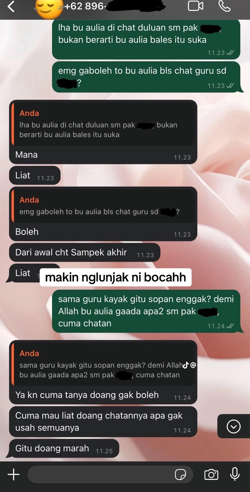 Chatingan ibu guru dan muridnya yang cemburu karena dekat dengan pak guru Idolanya.