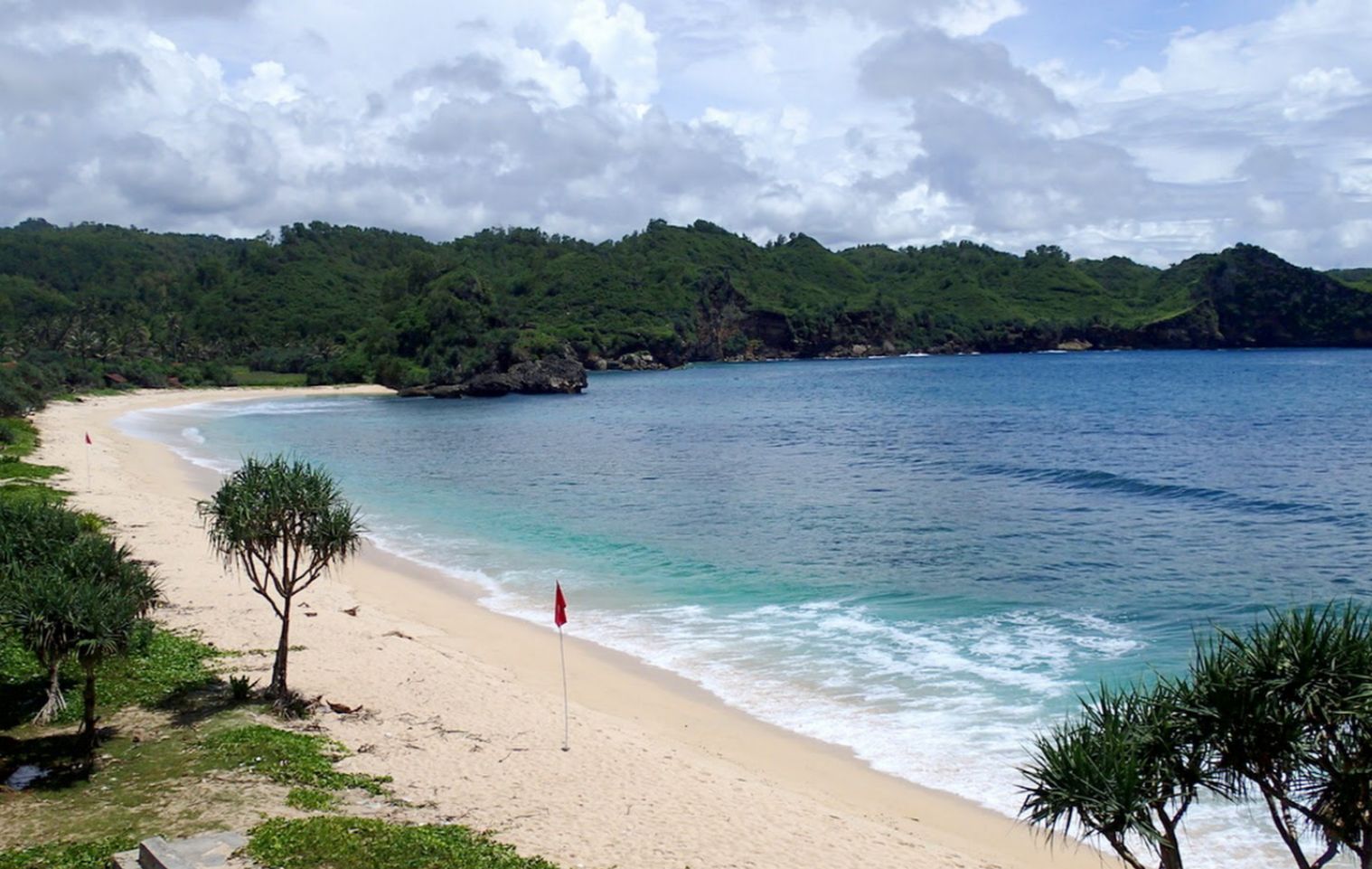 Deretan aktivitas yang bisa dilakukan saat berkunjung di Pantai Srau  (google maps: Ben Kumoring)