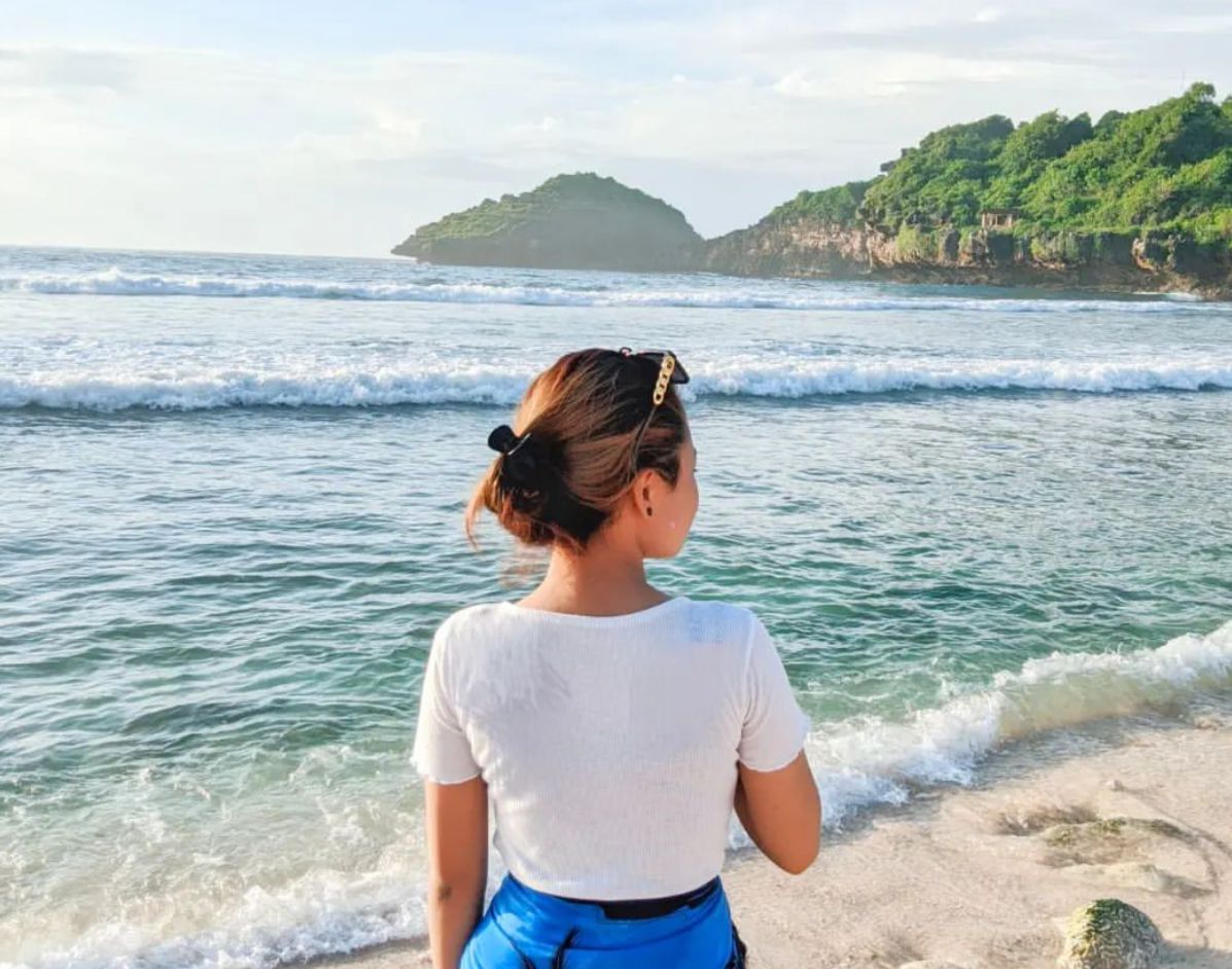 Keindahan Pantai Srau (ig @trndll.xyz)