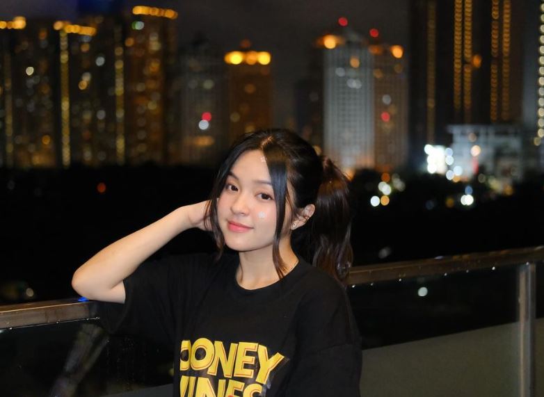 Eca Aura (Ig @elsaajapasal)