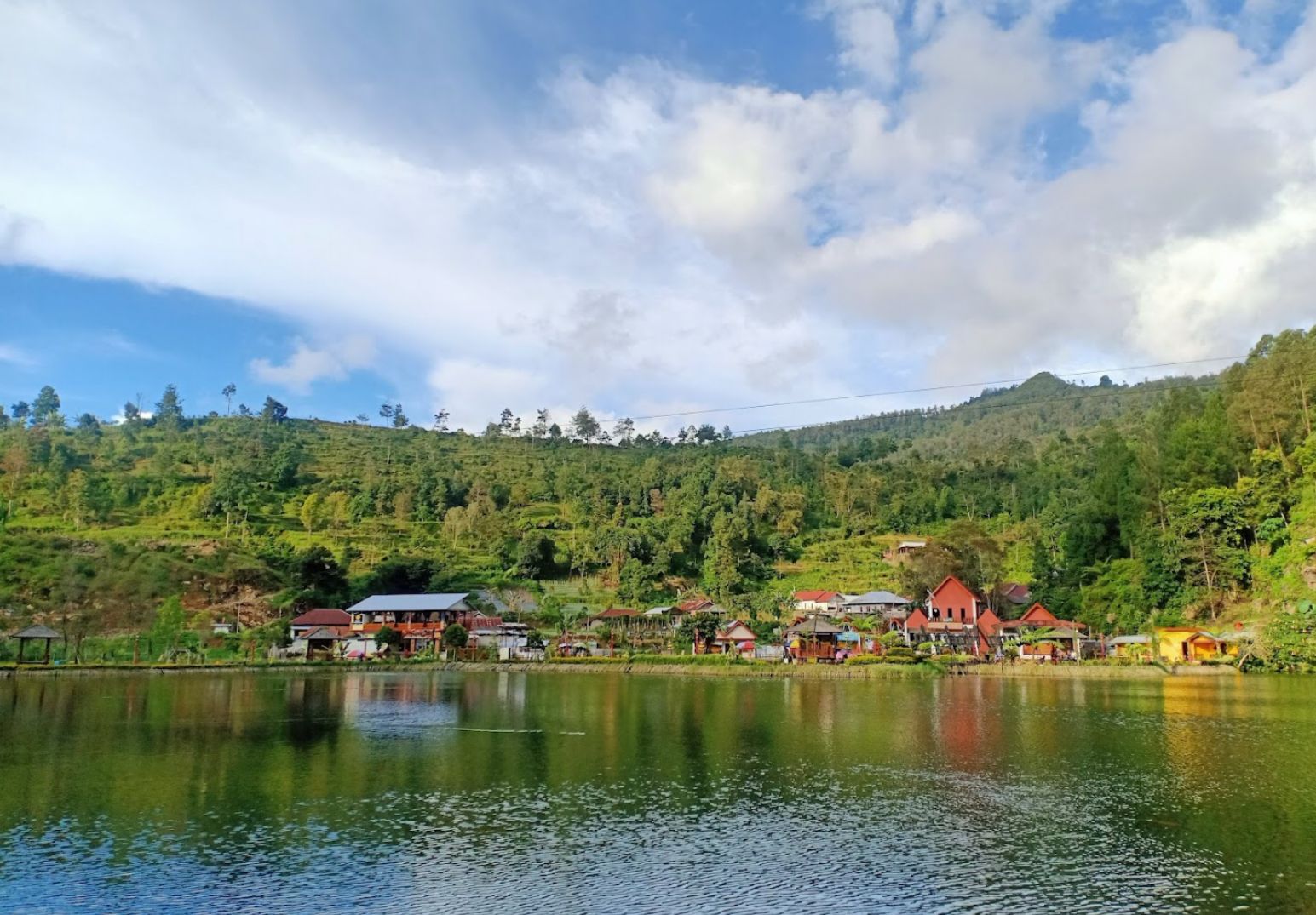 Keindahan Alami Telaga Madirda sumber foto (google maps : Bety Kusumastuti)