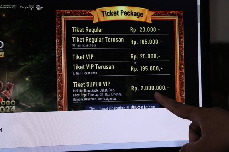 FESTIVAL BUDAYA: Harga tiket FNRP dalam perayaan Grebeg Suro mengalami kenaikan dari tahun sebelumnya. (SUGENG DWI N./ JAWA POS RADAR PONOROGO)