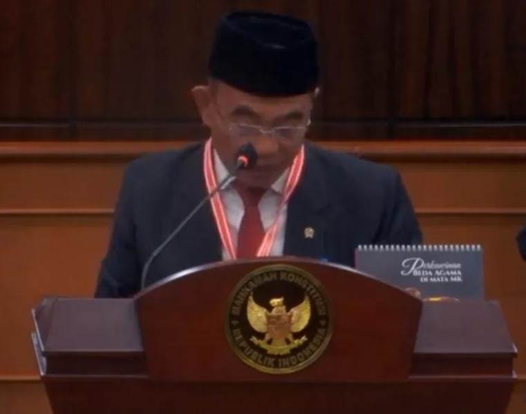 Begini Klarifikasi Menko PMK Muhadjir Effendy, Bagi Pelaku Judol Ditindak Hukum Namun Keluarga Korban Dapat Bansos, Banjir Kritika Netizen. (JAWA POS)&nbsp;