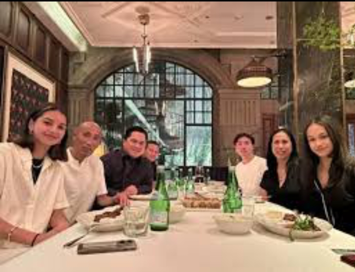Makan malam Erick Thohir dan Timnas Putri (Jawa Pos)