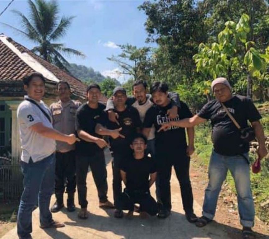 Viral unggahan foto diduga penangkapan Muhammad Dian Permana Angga Ketua Panitia Lentera Festival Tangerang. (Ig @marcello.jpg)