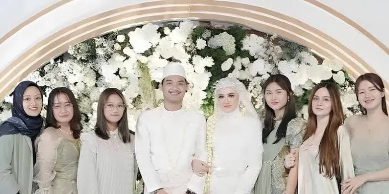 Potret pernikahan Happy Asmara dan Gilga Sahid