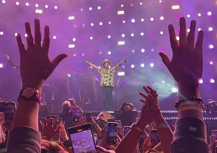 Konser Bruno Mars (Pinterest)