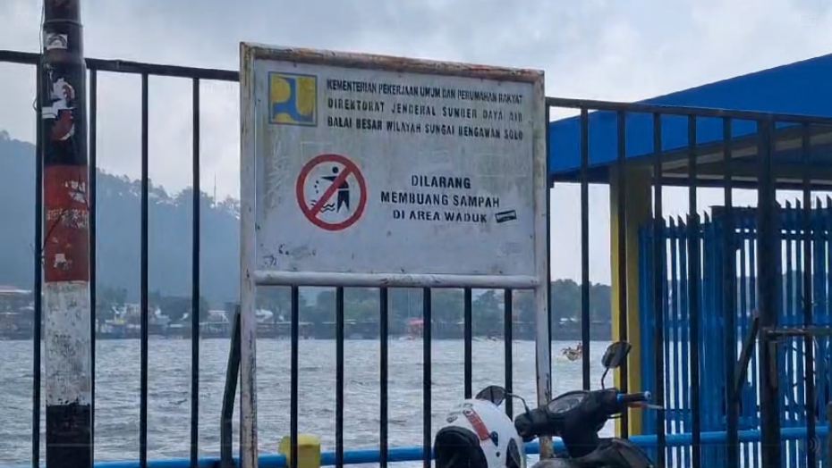 Fakta pintu air Telaga Sarangan, viral Telaga Sarangan dipagar. (APRILITA SARI/JAWA POS RADAR MAGETAN)