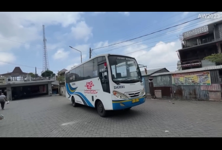 DAMRI melayani trayek ke sejumlah tempat wisata salah satunya Telaga Sarangan. (capture YT Ahmad Wildani)