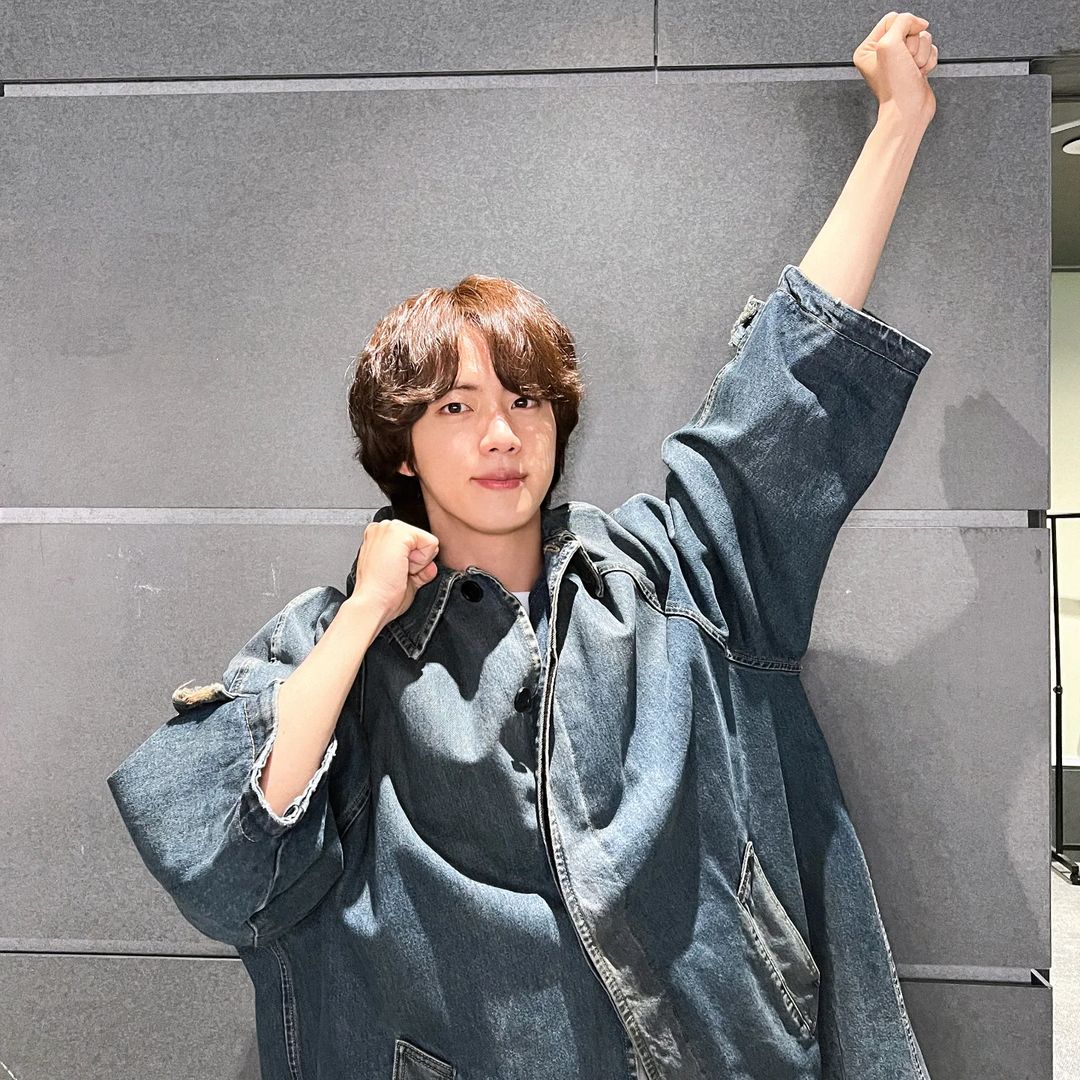 Jin BTS Akan Berpartisipasi dalam Olimpiade Paris 2024 Sebagai Salah Satu Pelari Estafet Pembawa Obor Perdamaian (Instagram @jin)