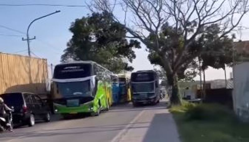 Viral video detik-detik kecelakaan beruntun bus rombongan MAN 1 Jepara. (CAPTURE RADAR KUDUS)