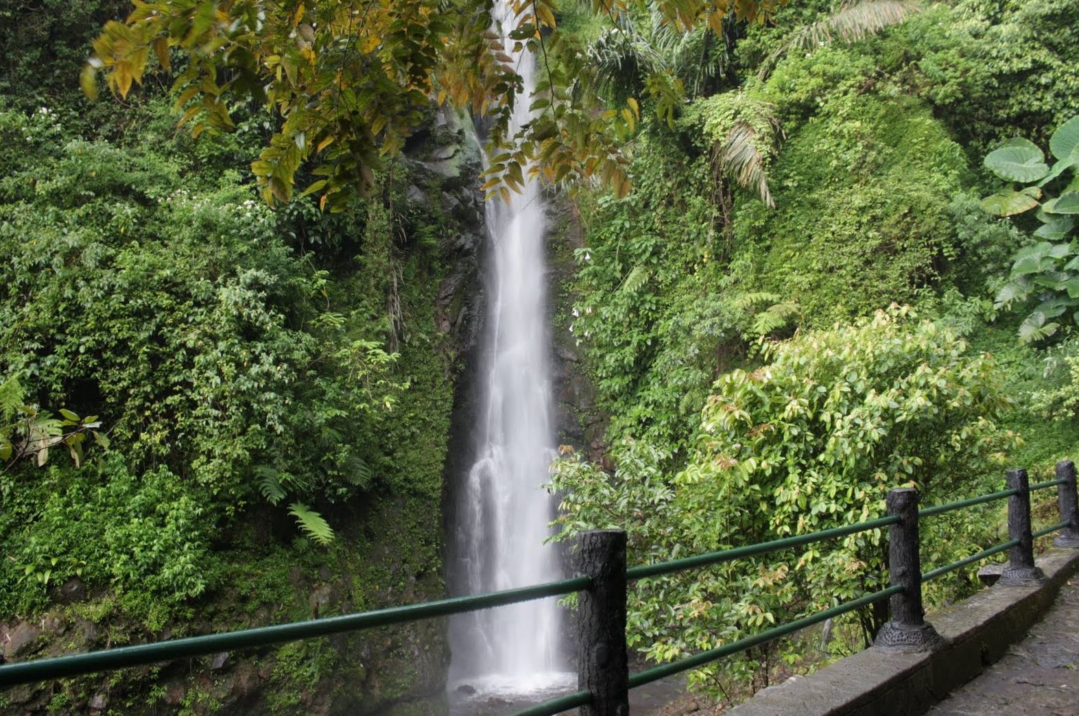 Keindahan Air Terjun Parang Ijo Karanganyar, Air Terjun yang memiliki ketinggian 60 meter