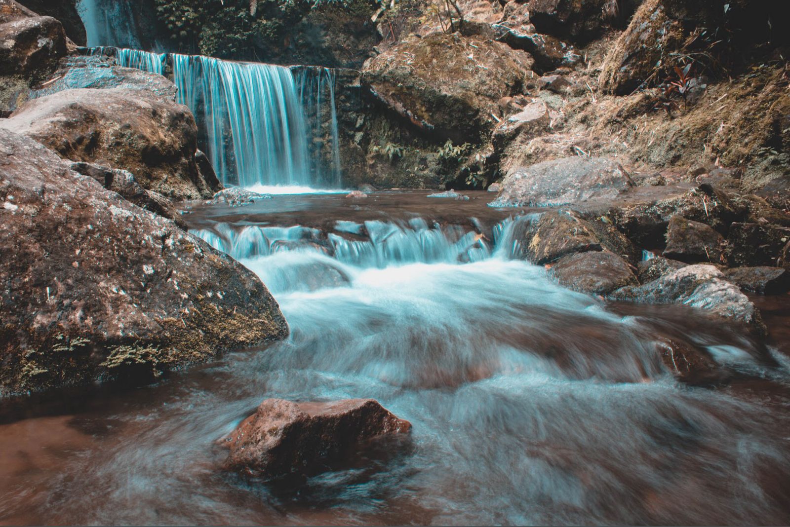 Daya Tarik Yang Tersaji di Air Terjun Parang Ijo Karanganyar