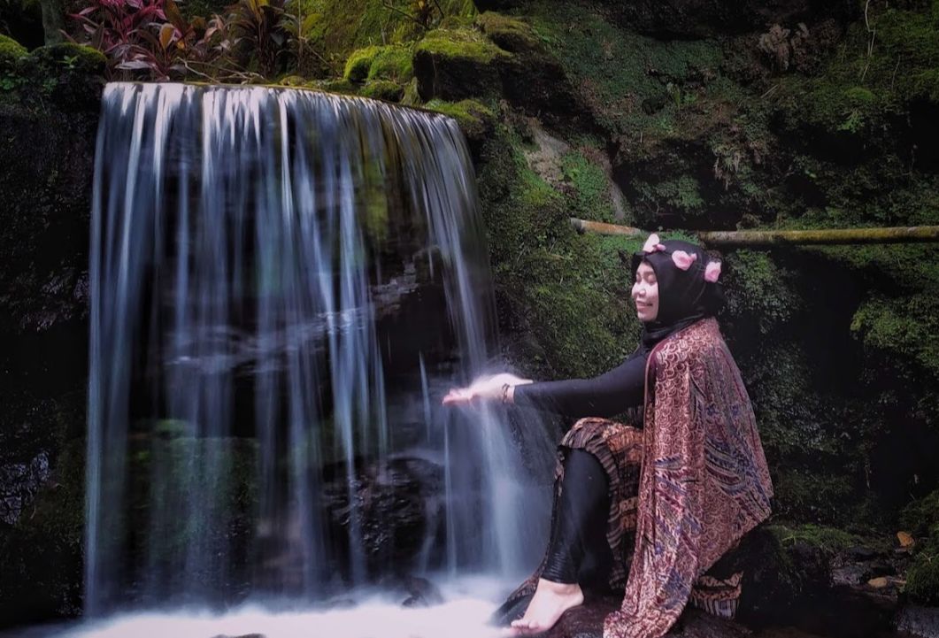 Keindahan Air Terjun Parang Ijo (google maps : Air Terjun Parang Ijo)