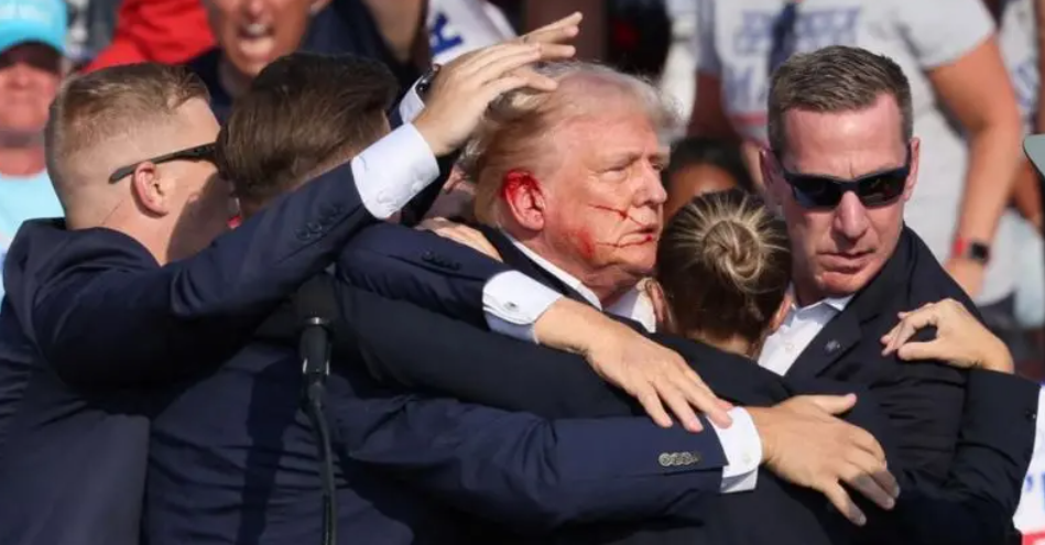 mantan Presiden AS Donald Trump ditembak saat sedang kampanye