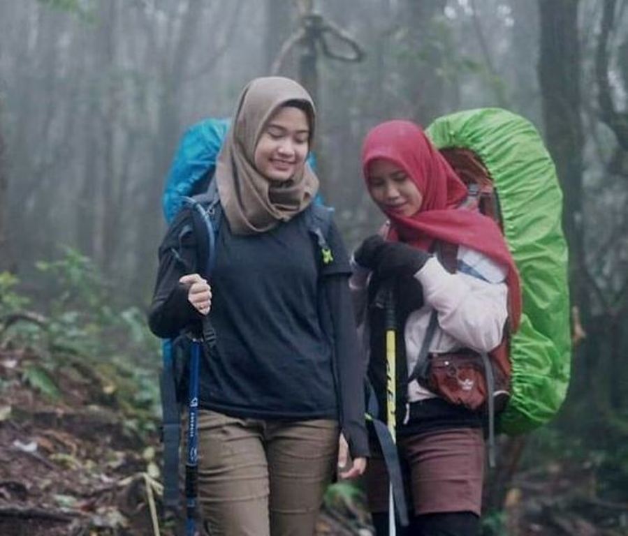 Tips pertolongan pertama saat teman mengalami hipotermia mendaki Gunung Lawu ketika suhu dingin. (FOTO ILUSTRASI VIKHA AINI/PINTEREST)