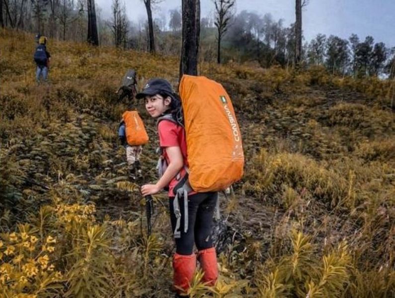 Bahasa mendaki gunung saat suhu dingin seperti di Gunung Lawu saat ini, simak tips berikut ini. (PENDAKI CANTIK)