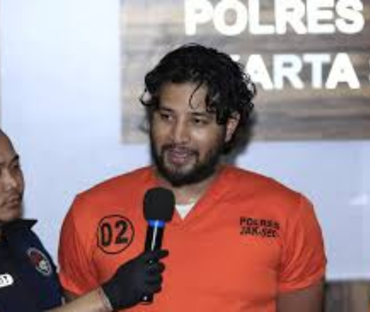 Tersangka Kasus Penyalahgunaan Narkoba Ammar Zoni saat jumpa pers di Polda Metro Jaya. (Jawa Pos)