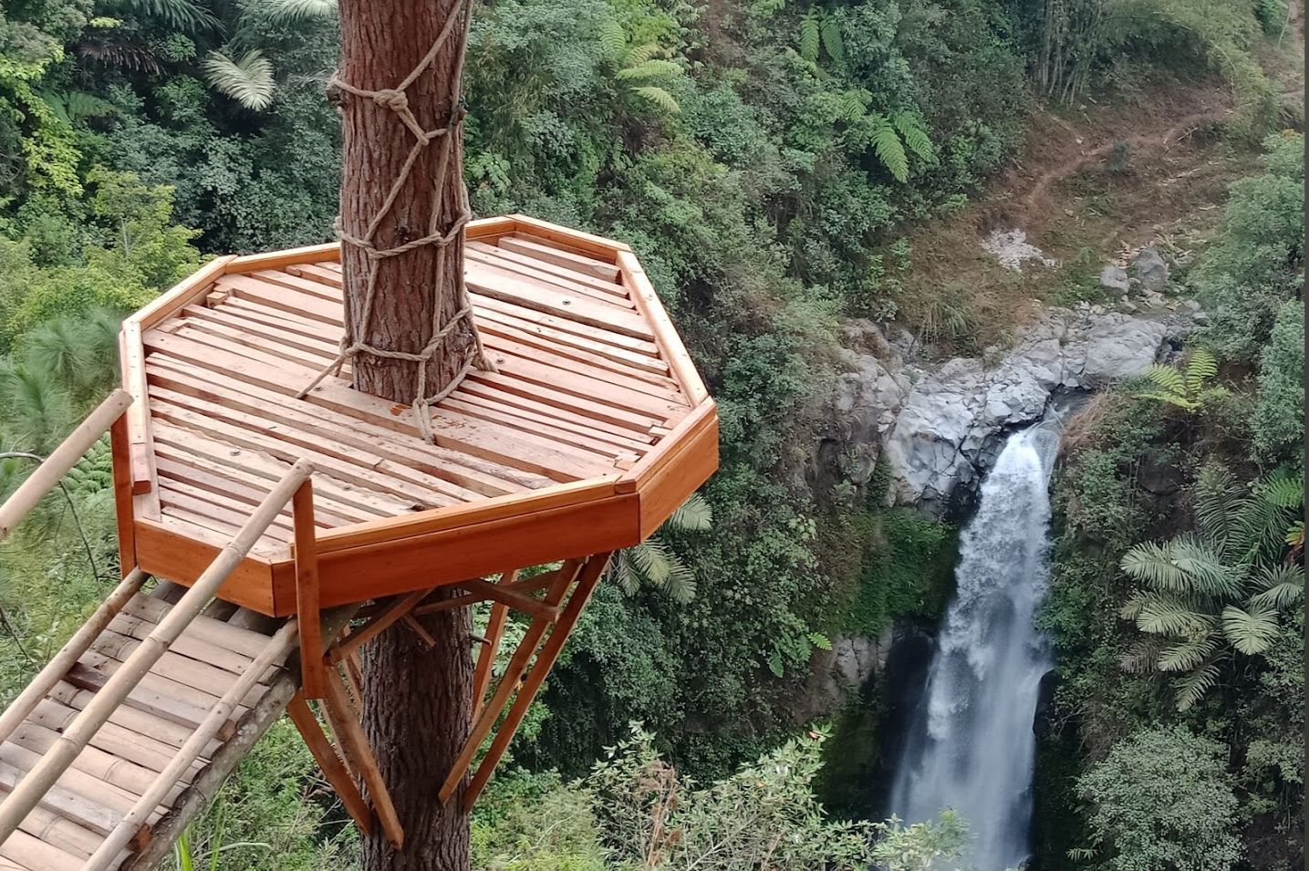 Pesona Air Terjun Kedung Kayang (foto google maps : yopie franz)