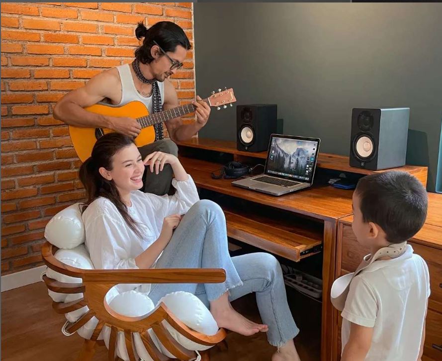 Kimberly Ryder melaporkan suaminya tas dugaan kasus penggelapan mobil, setelah menggugat ceri suaminya. (Ig @kimbrlyryder)