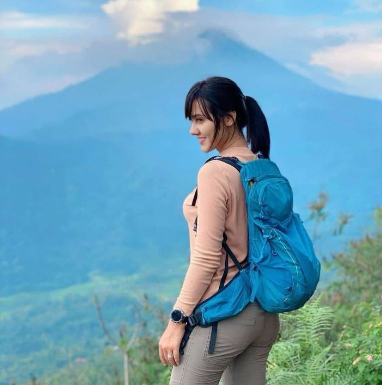 bekal yang cocok dibawa saat mendaki Gunung Lawu di cuaca dingin seperti saat ini. (ILUSTRASI PINTEREST)