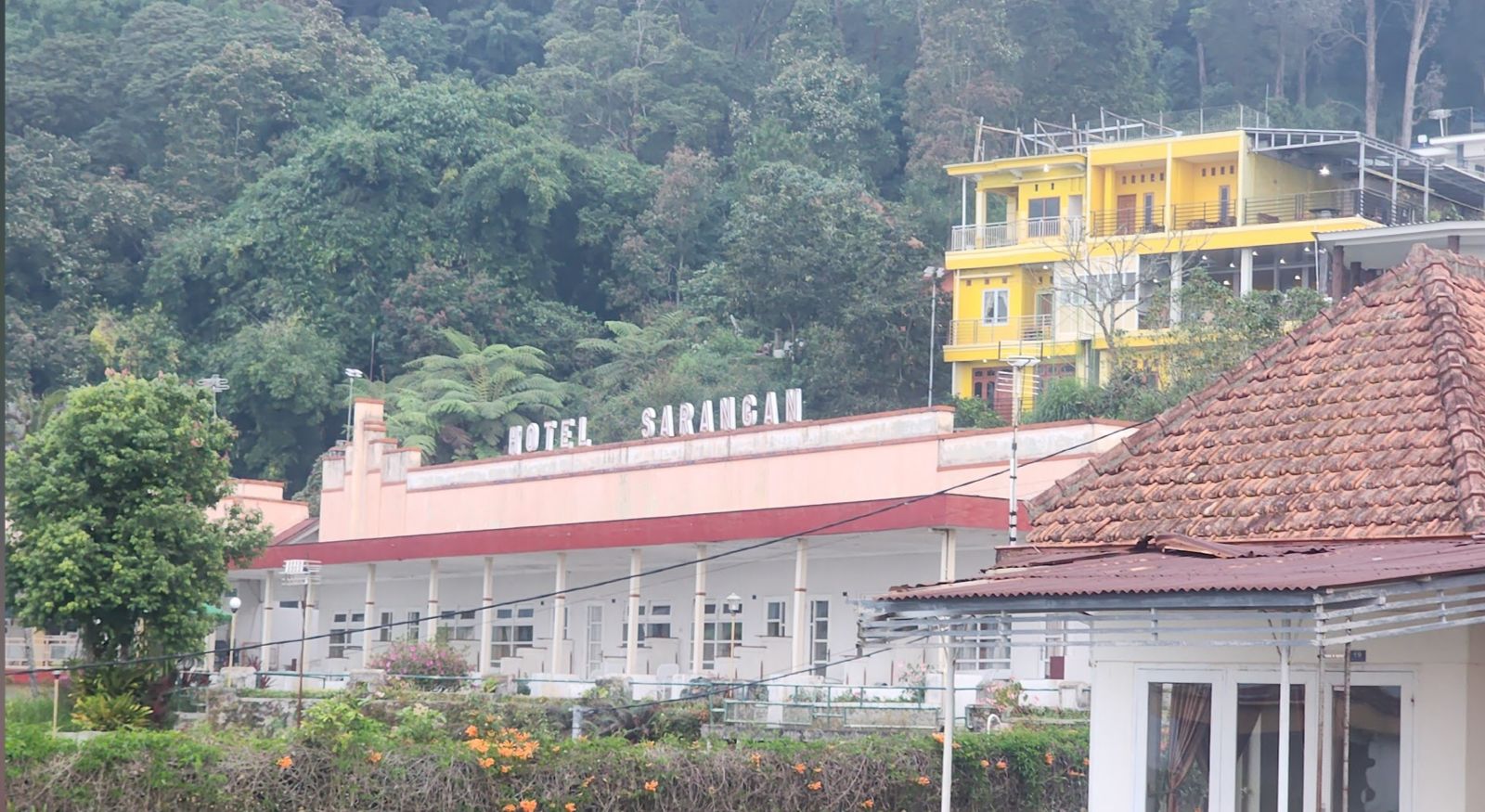 Hotel Sarangan didirikan sejak zaman kolonial Belanda