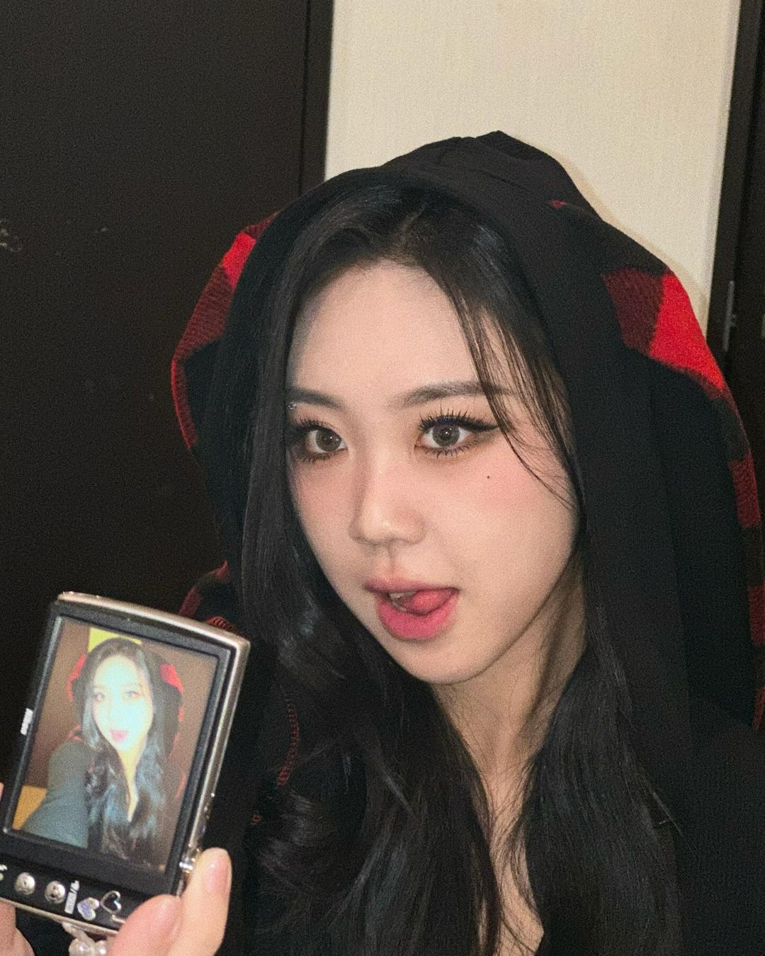 Lee Youngji Tidak Akan Pernah Kencan di Depan Publik (Instagram @youngji_02)