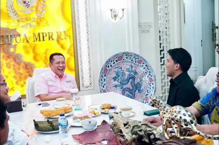 Thariq Halilintar dan Aaliyah Massaid memutuskan untuk menunjuk Bambang Soesatyo, sebagai saksi pernikahan, diketahui dari postingan Instagram Ketua MPR RI itu. (Ig @bambang.soesatyo)