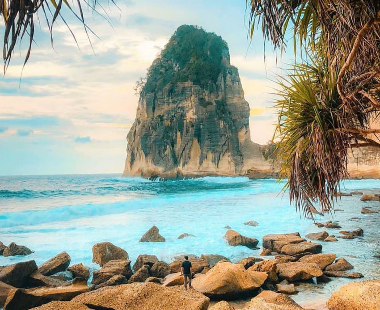Keindahan Alam Pantai Pangesan Pacitan