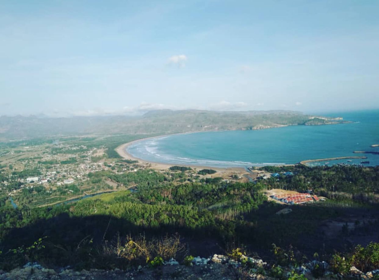 Pantai Teleng destinasi wisata primadonanya Pacitan (ig @gangsareka)