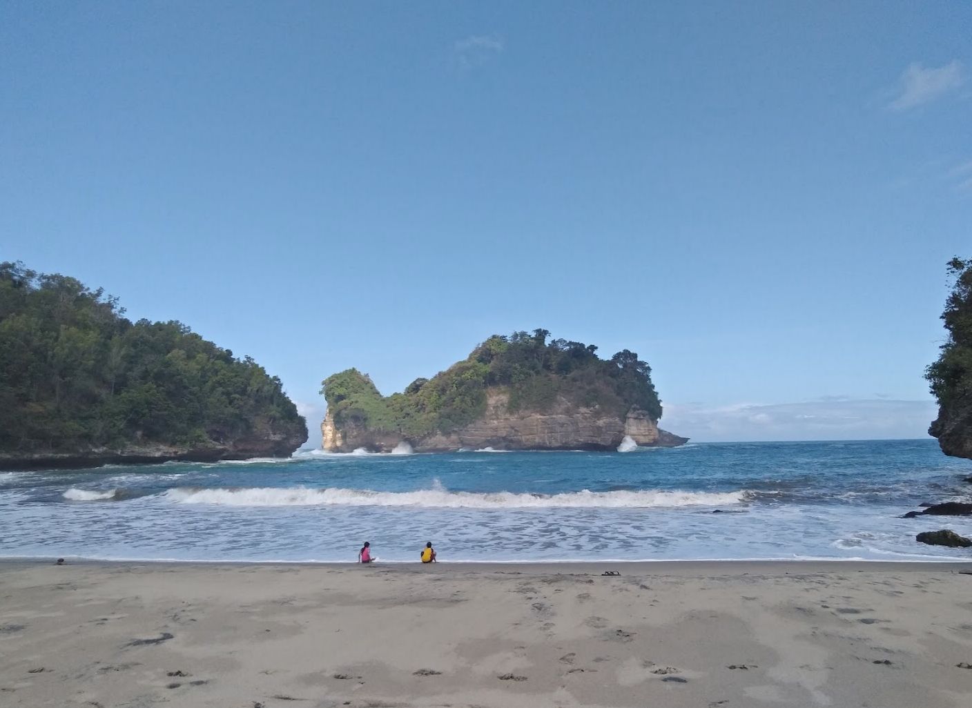 Pesona Pantai Bakung Pacitan Jawa Timur (foto google maps : Andri Saksono)