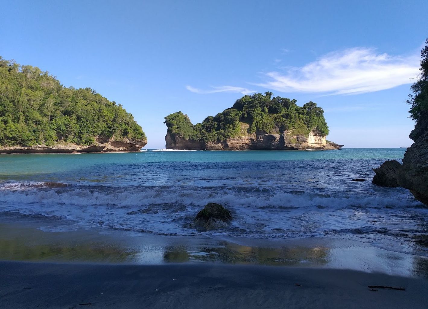 Pesona Pantai Bakung (foto : google maps arifa)