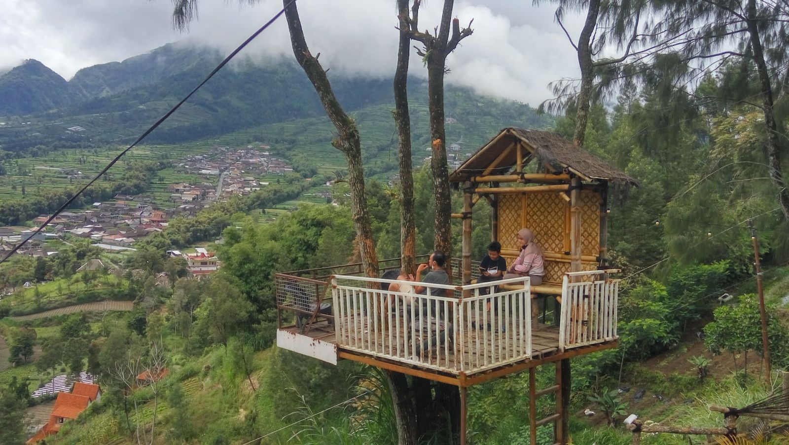 Gardu Pandang di Bukit Sanjaya (google maps : Hawaning Teduh)