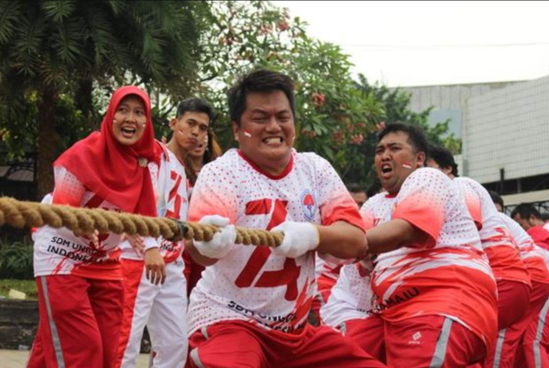 Lomba 17 Agustus 2024 viral untuk bapak-bapak. (PINTEREST)