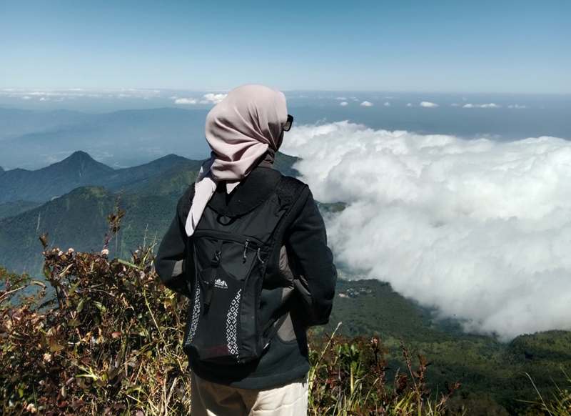 Mendaki Gunung Lawu di momen Hari Kemerdekaan Indonesia pada 17 Agustus. (ALIYAH-PNM/JAWA POS RADAR LAWU)