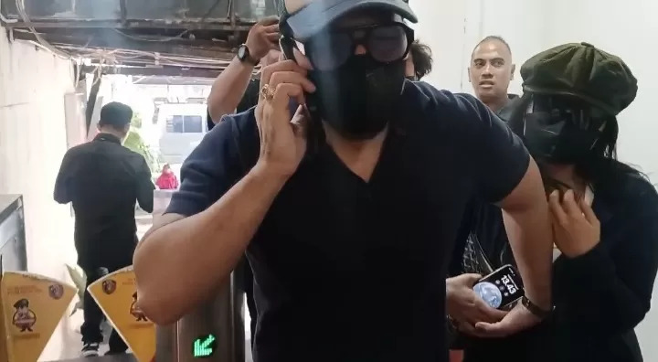 Anak musisi David Bayu alias David Naif, Audrey Davis saat diperiksa pihak kepolisian Polda Metro Jaya, dicecar 29 pertanyaan. (JawaPos)