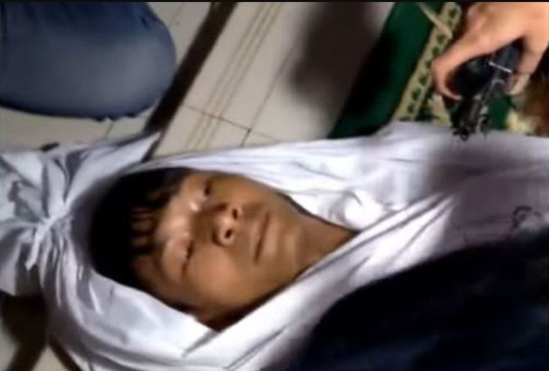 Saka Tatal jalani ritual Sumpah Pocong (Tangkap layar TikTok @rofie_ash)
