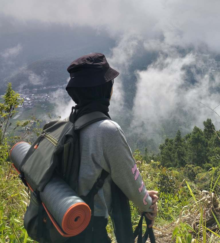 Bukit Mongkrang, Kabupaten Karanganyar, Jawa Tengah. (ALIYAH-PNM/JAWA POS RADAR LAWU)