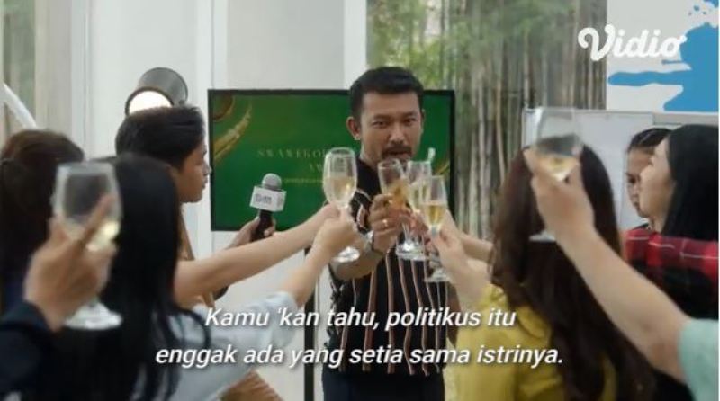 Gelas Kaca, Drama Rumah Tangga yang Penuh Intrik, Dibintangi Rio Dewanto dan Raihaanun. (VIDIO)