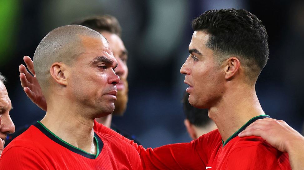 Pepe pensiun, catatan pertandingan bersama Portugal berada di peringat ketiga, hanya kalah dari Christiano Ronaldo dan Joao Moutinho. (SKY SPORTS)