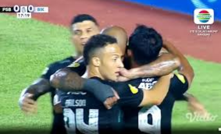 Persib Berhasil Sudutkan PSBS Dengan Skor Telak 4-1