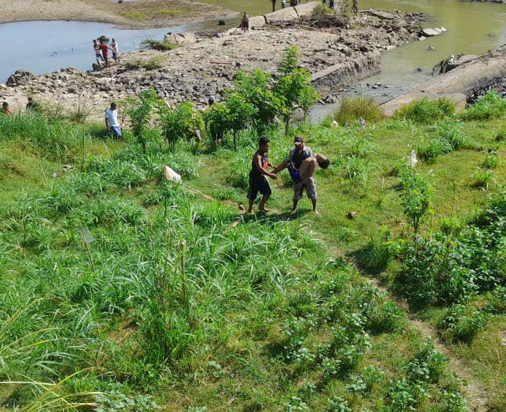 Pelajar 14 tahun ditemukan tewas di Sungai Grindulu, Pacitan. (JAWA POS RADAR PACITAN)