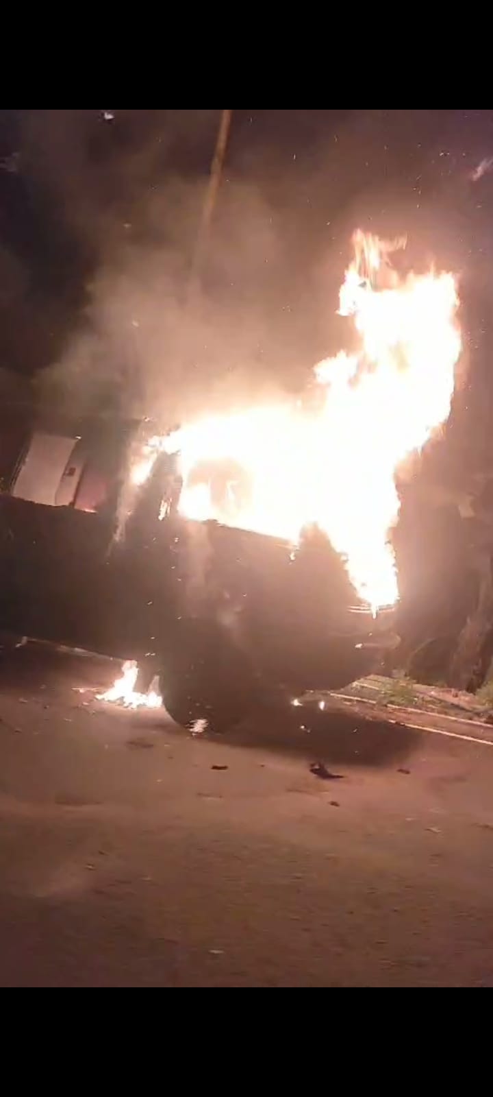 Detik-Detik Suzuki Carry ludes terbakar di Pacitan. (ISTIMEWA)