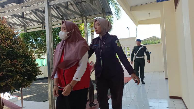Terdakwa Pembunuhan dengan Sianida di Pacitan Dituntut 20 Tahun Penjara. (NUR CAHYONO/JAWA POS RADAR LAWU)&nbsp;