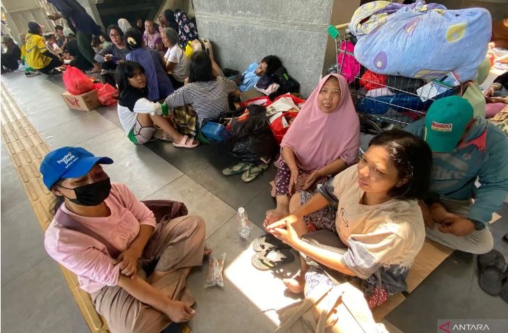 Ribuan warga terdampak kebakaran Permukiman Manggarai mengungsi. (ANTARA)