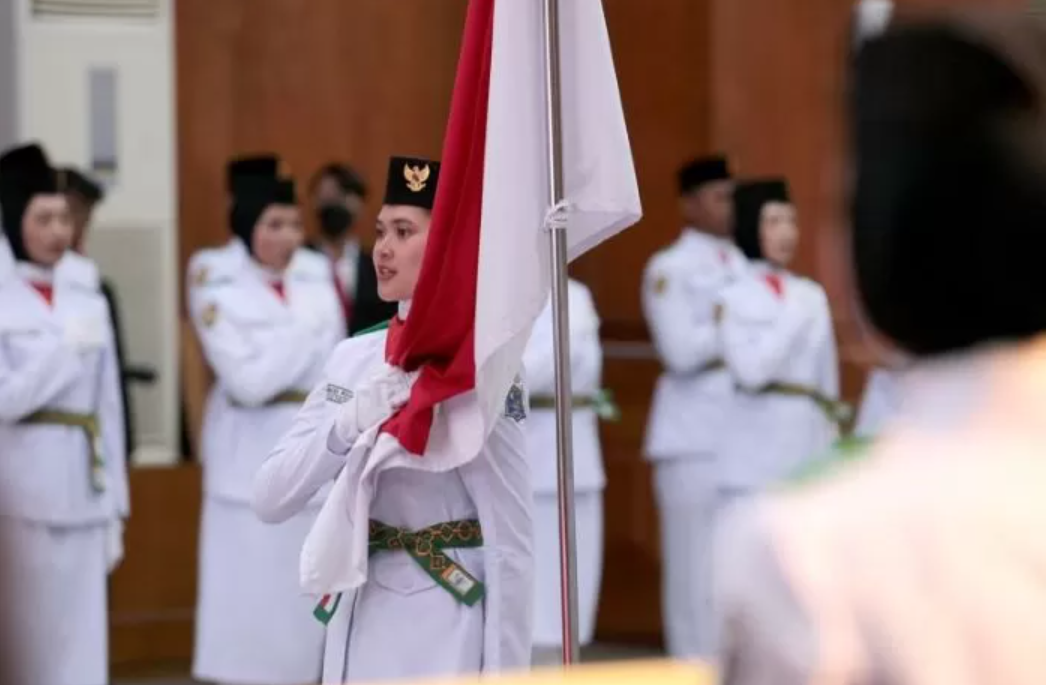: Isu pelarangan mengenakan hijab bagi anggota paskibraka putri oleh BPIP menuai kecaman keras dari PPI hingga MUI. (Jawapos)
